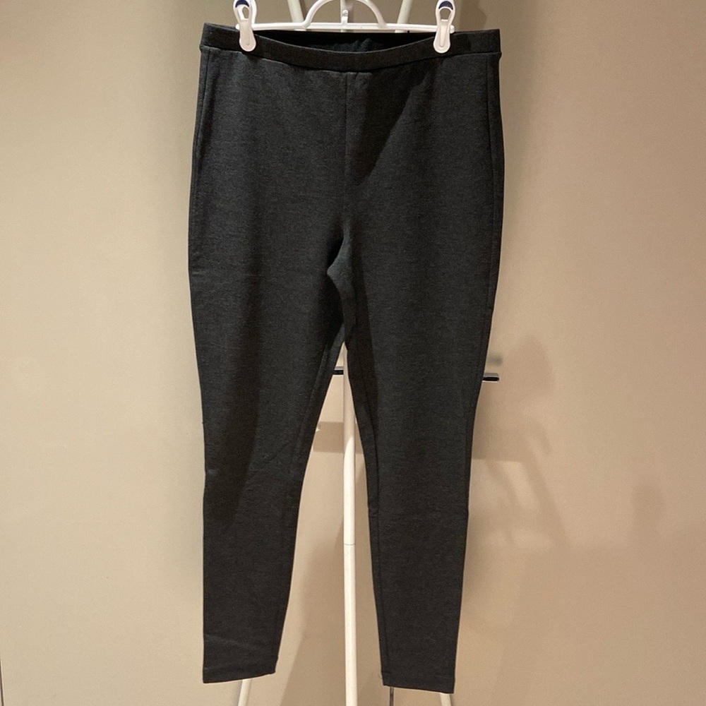 Chico’s Size 1 (M/8) Fabulously Slimming Heather Gray Leggings